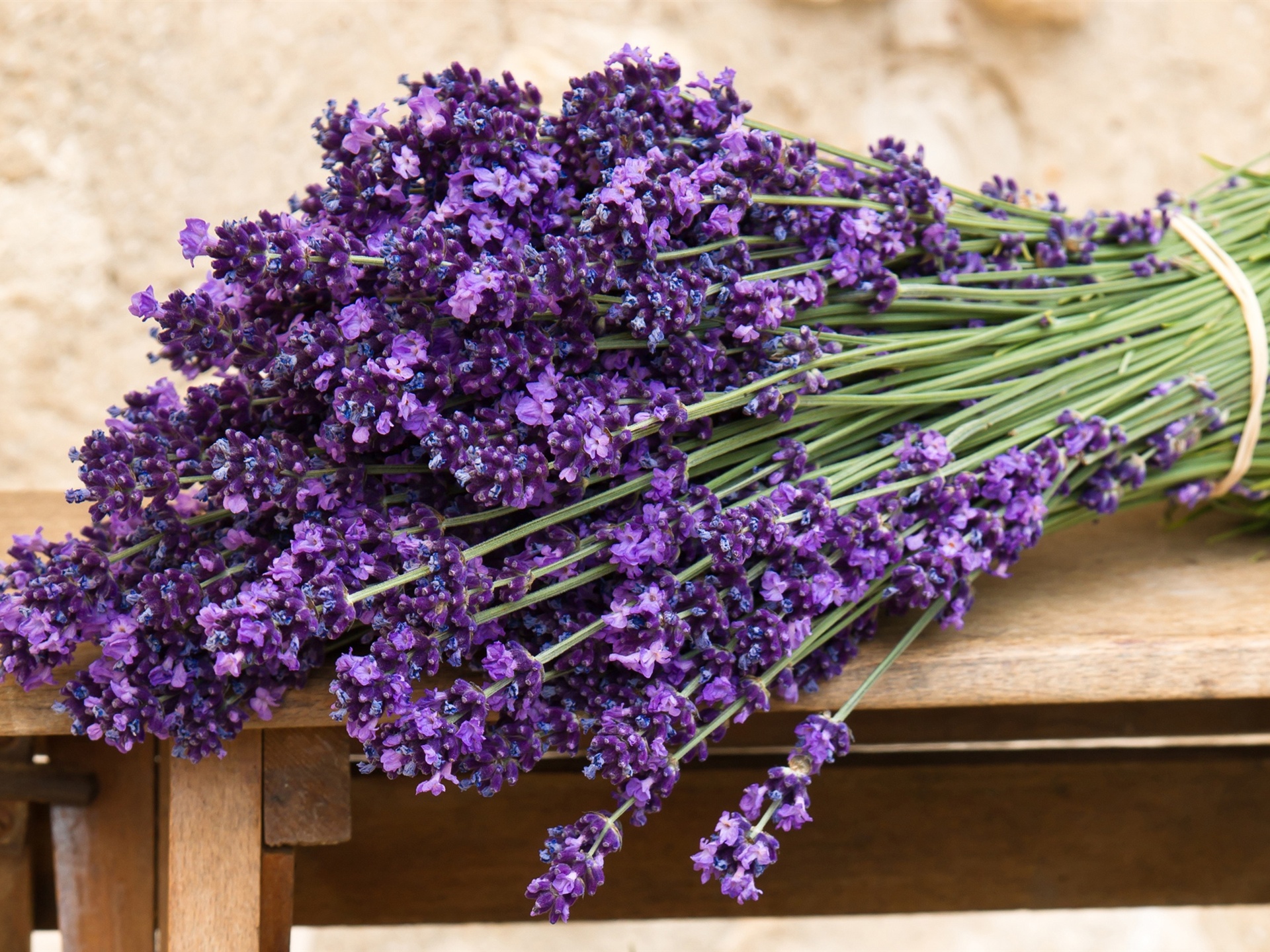 bouquet-of-purple-lavender-flowers
